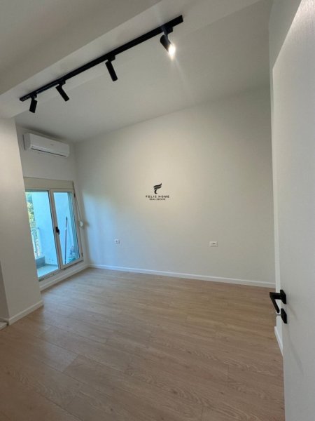 Tirane, jepet me qera apartament 1+1 Kati 1, 60 m² 500 € (STACIONI TRENIT)