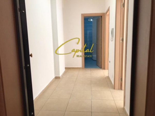 Tirane, jepet me qera ambjent biznesi Kati 2, 68 m² 400 € (RRUGA 5 MAJI)