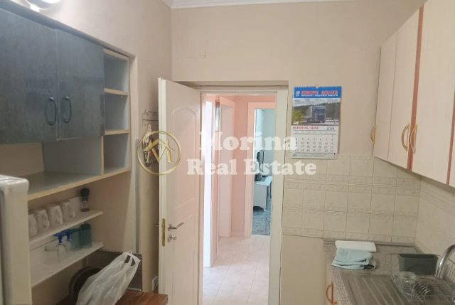 Tirane, jepet me qera apartament 2+1 Kati 1, 80 m² 700 € (Qender)