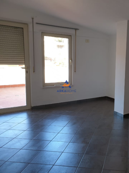Tirane, jepet me qera apartament 4+1+Ballkon Kati 5, 210 m² 1.200 € (LIQENI I THATE)