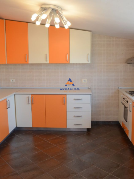 Tirane, jepet me qera apartament 4+1+Ballkon Kati 5, 210 m² 1.200 € (LIQENI I THATE)