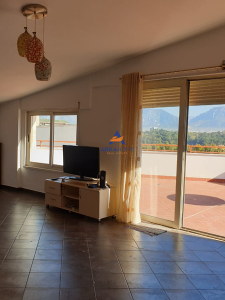 Tirane, jepet me qera apartament 4+1+Ballkon Kati 5, 210 m² 1.200 € (LIQENI I THATE)