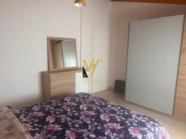 Tirane, jepet me qera apartament 2+1+Ballkon Kati 4, 90 m² 450 € (MULLET)