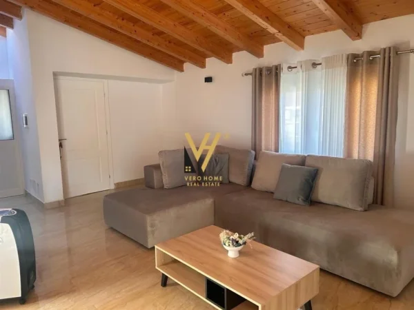 Tirane, jepet me qera apartament 2+1+Ballkon Kati 4, 90 m² 450 € (MULLET)