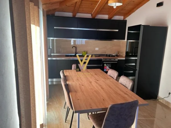 Tirane, jepet me qera apartament 2+1+Ballkon Kati 4, 90 m² 450 € (MULLET)