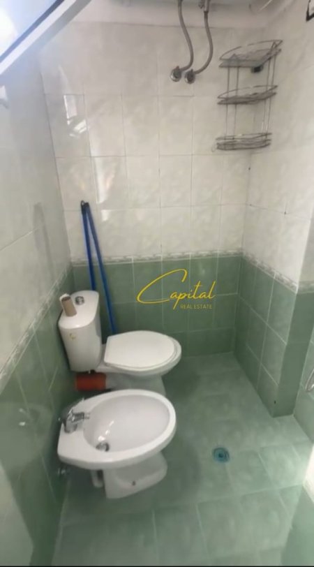 Tirane, jepet me qera apartament 1+1 Kati 3, 55 m² 350 € (VARRI I BAMIT)