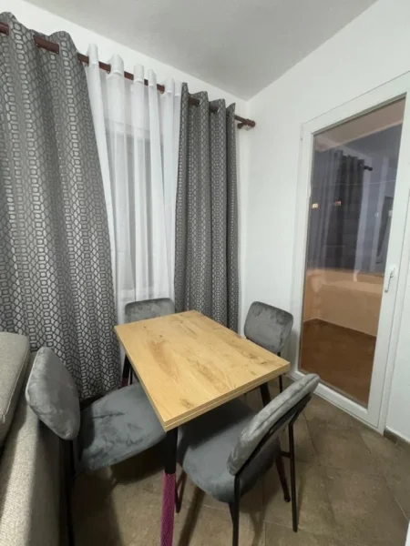 Tirane, jepet me qera apartament 1+1 Kati 5, 63 m² 500 € (Kristal Center)