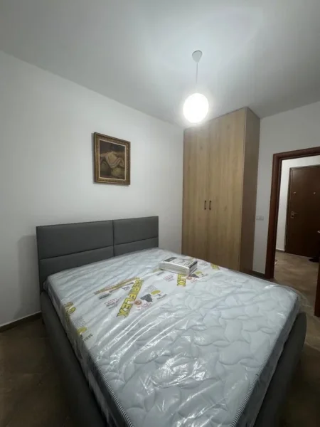 Tirane, jepet me qera apartament 1+1 Kati 5, 63 m² 500 € (Kristal Center)