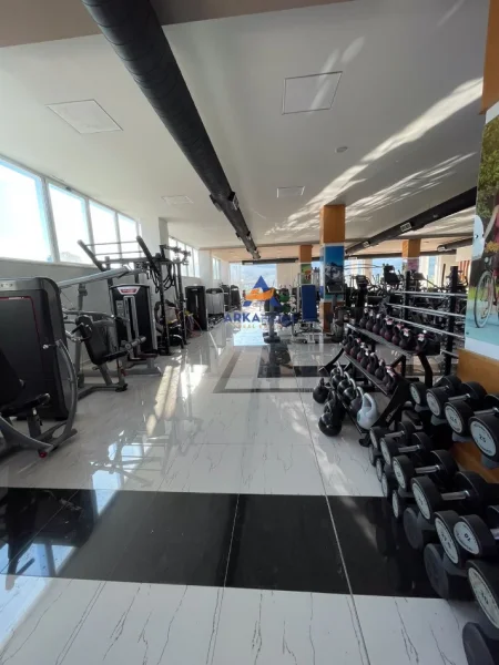 Tirane, jepet me qera ambjent biznesi Kati 4, 3.000 m² 4.500 € (PEZE,TIRANE)