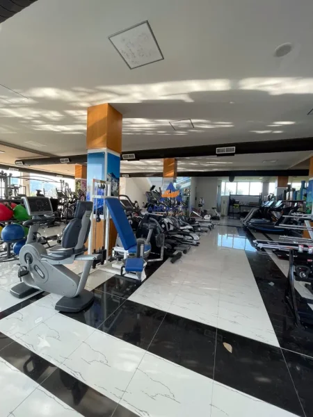 Tirane, jepet me qera ambjent biznesi Kati 4, 3.000 m² 4.500 € (PEZE,TIRANE)