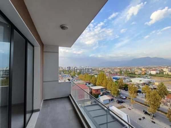 Tirane, jepet me qera apartament 2+1+Ballkon Kati 6, 109 m² 400 € (rruga bulevardi blu)