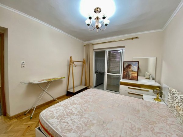 Tirane, jepet me qera apartament 2+1 Kati 2, 80 m² 700 € 