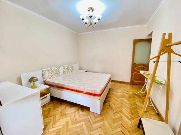 Tirane, jepet me qera apartament 2+1 Kati 2, 80 m² 700 € 