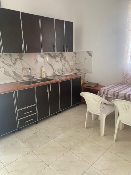 Tirane, jepet me qera Vile 1+1 Kati 1, 37 m² (Pran Shkolles 1 Qershori, Ish Tregu Ushqimor)