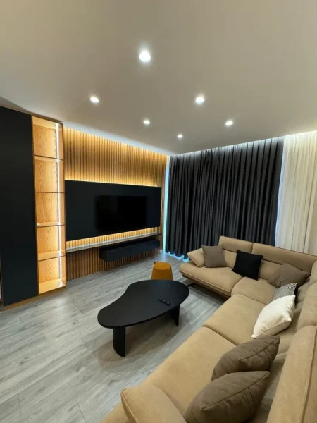 Tirane, jepet me qera apartament 1+1+Ballkon Kati 5, 75 m² 900 € (KOMPLEKSI OLIMPIK)