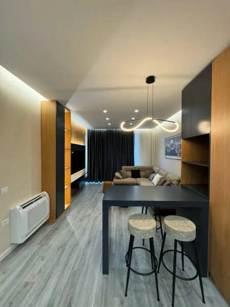 Tirane, jepet me qera apartament 1+1+Ballkon Kati 5, 75 m² 900 € (KOMPLEKSI OLIMPIK)