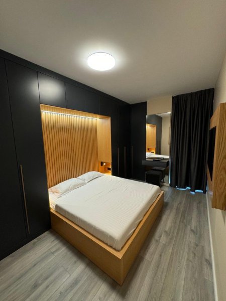Tirane, jepet me qera apartament 1+1+Ballkon Kati 5, 75 m² 900 € (KOMPLEKSI OLIMPIK)
