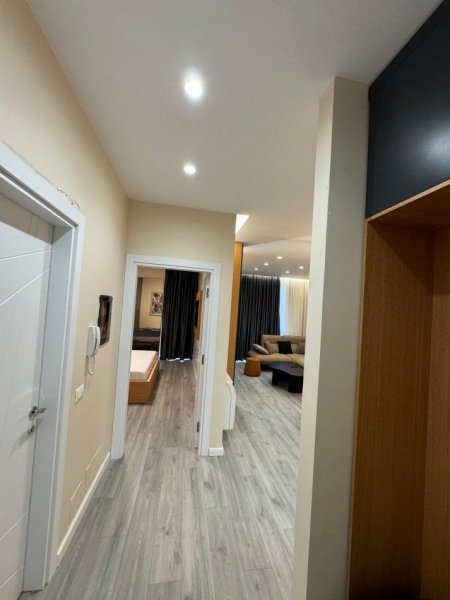 Tirane, jepet me qera apartament 1+1+Ballkon Kati 5, 75 m² 900 € (KOMPLEKSI OLIMPIK)