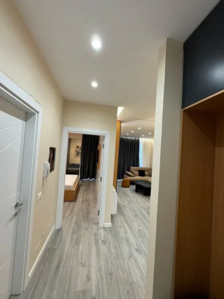 Tirane, jepet me qera apartament 1+1+Ballkon Kati 5, 75 m² 900 € (KOMPLEKSI OLIMPIK)
