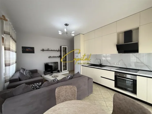 Tirane, jepet me qera apartament 2+1 Kati 5, 85 m² 700 € (21 DHJETORI)