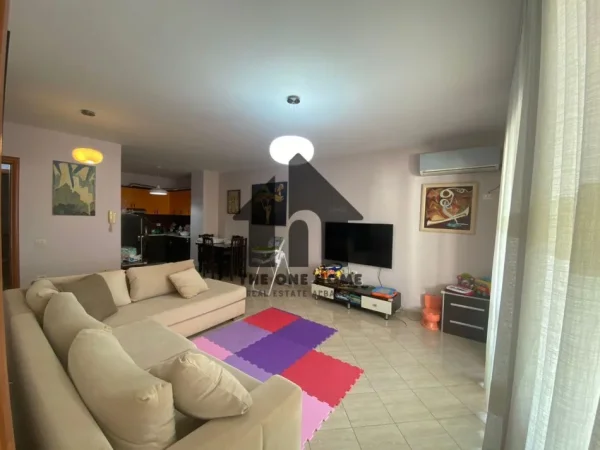 Tirane, shitet apartament 1+1+Ballkon Kati 5, 89 m² 205.000 € (Qender)