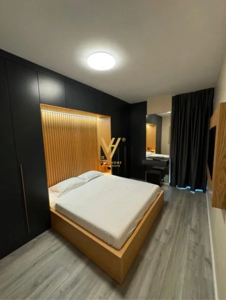 Tirane, jepet me qera apartament 1+1+Ballkon Kati 4, 75 m² 900 € (KOMUNA E PARISIT)