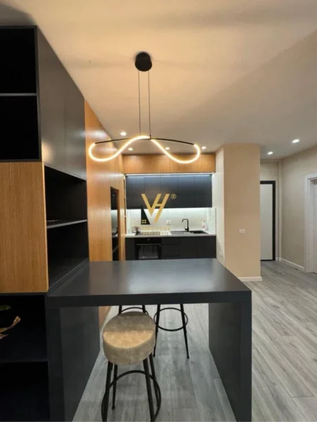 Tirane, jepet me qera apartament 1+1+Ballkon Kati 4, 75 m² 900 € (KOMUNA E PARISIT)