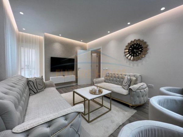 Tirane, shitet apartament 1+1+Ballkon Kati 8, 65 m² 123.000 € 