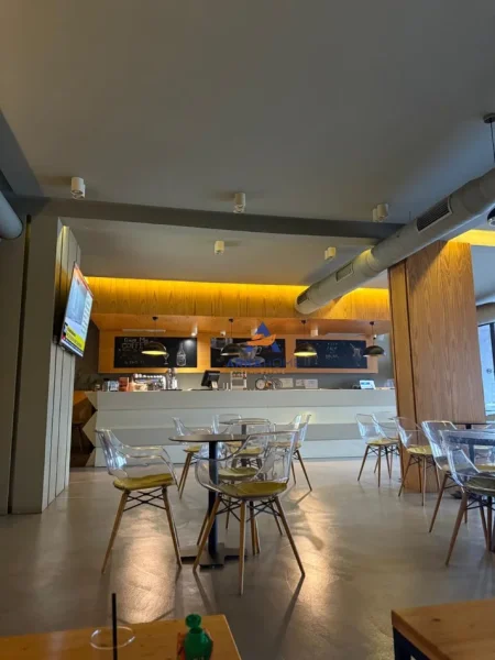 Tirane, jepet me qera bar-kafe Kati 0, 162 m² 1.600 € (KODRA DIELLIT 1)