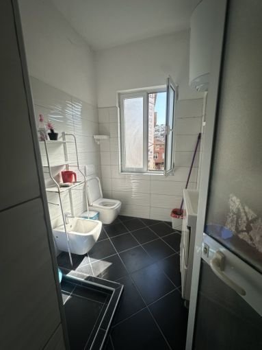 Tirane, jepet me qera apartament 1+1+Ballkon Kati 3, 60 m² 350 € 