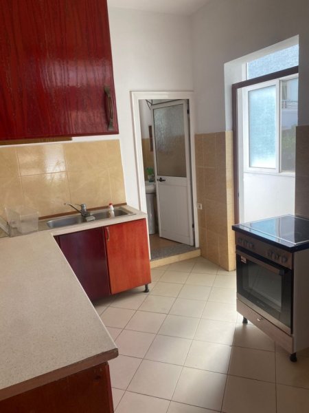 Tirane, jepet me qera apartament 1+1 Kati 2, 70 m² 270 € (Institut)