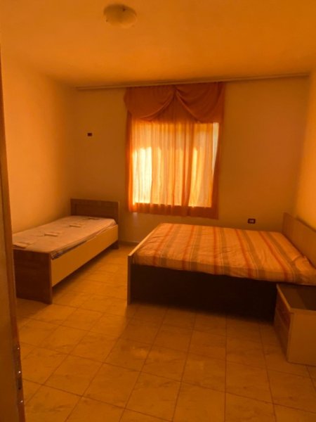 Tirane, jepet me qera apartament 1+1 Kati 2, 70 m² 270 € (Institut)