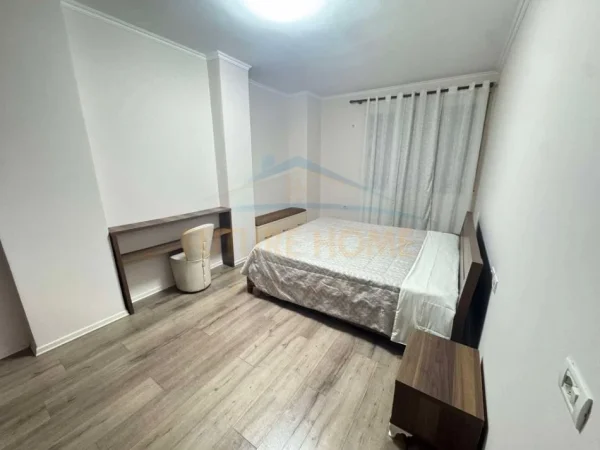 Tirane, jepet me qera apartament 2+1 Kati 1, 95 m² 450 € (FRESKU)
