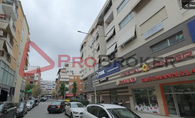 Tirane, shitet apartament 2+1+Ballkon Kati 3, 87 m² 193.000 € (Prane Kristal Center)