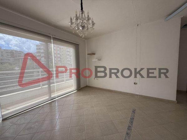 Tirane, shitet apartament 2+1+Ballkon Kati 3, 87 m² 193.000 € (Prane Kristal Center)