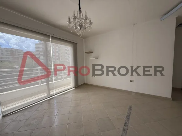 Tirane, shitet apartament 2+1+Ballkon Kati 3, 87 m² 193.000 € (Prane Kristal Center)