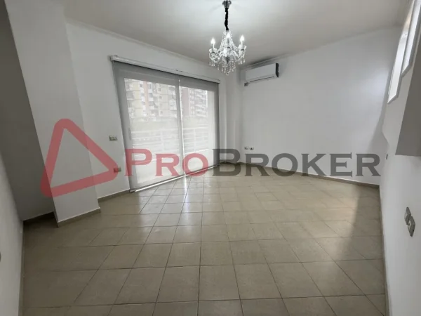 Tirane, shitet apartament 2+1+Ballkon Kati 3, 87 m² 193.000 € (Prane Kristal Center)