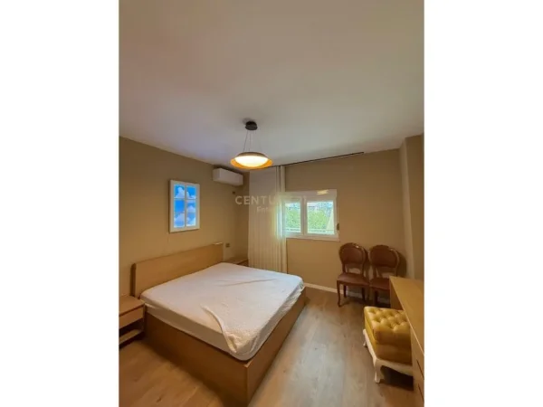 Tirane, jepet me qera apartament 2+1 Kati 3, 103 m² 1.000 € 