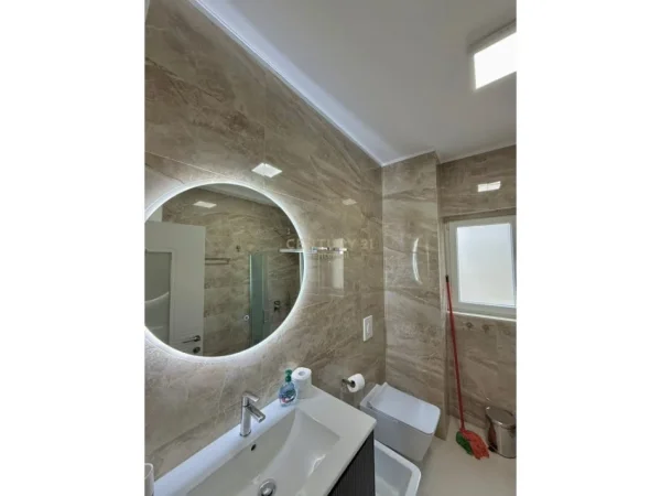 Tirane, jepet me qera apartament 2+1 Kati 3, 103 m² 1.000 € 