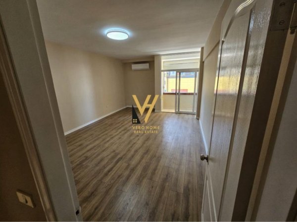 Tirane, jepet me qera zyre Kati 4, 130 m² 1.300 € (QENDER)