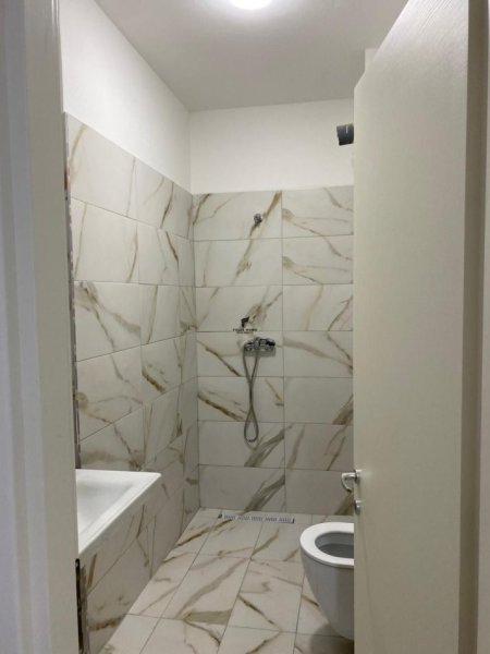 Tirane, jepet me qera apartament 2+1 Kati 9, 110 m² 550 € (PERBALLE GJYKATES ADMINISTRATIVE)