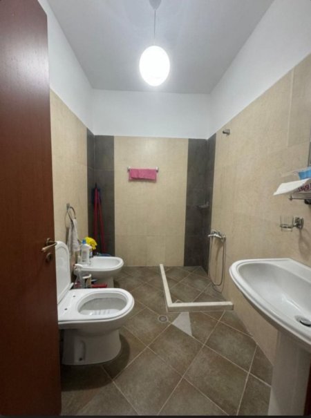 Tirane, jepet me qera apartament 1+1+Ballkon Kati 5, 60 m² 500 € (robert shvarc)