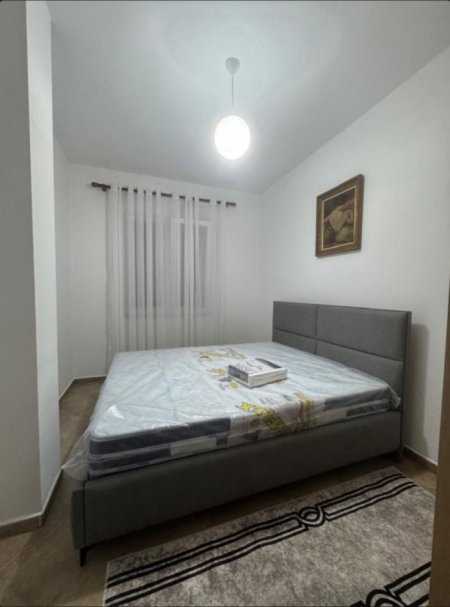 Tirane, jepet me qera apartament 1+1+Ballkon Kati 5, 60 m² 500 € (robert shvarc)