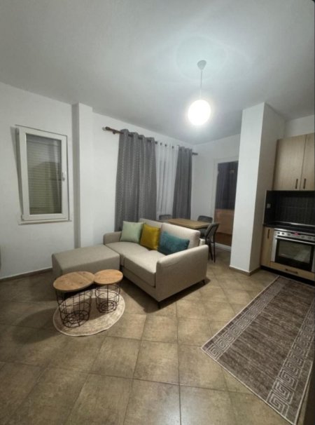 Tirane, jepet me qera apartament 1+1+Ballkon Kati 5, 60 m² 500 € (robert shvarc)