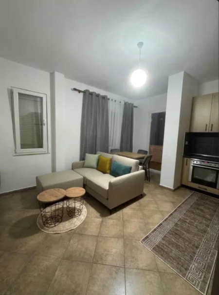 Tirane, jepet me qera apartament 1+1+Ballkon Kati 5, 60 m² 500 € (robert shvarc)