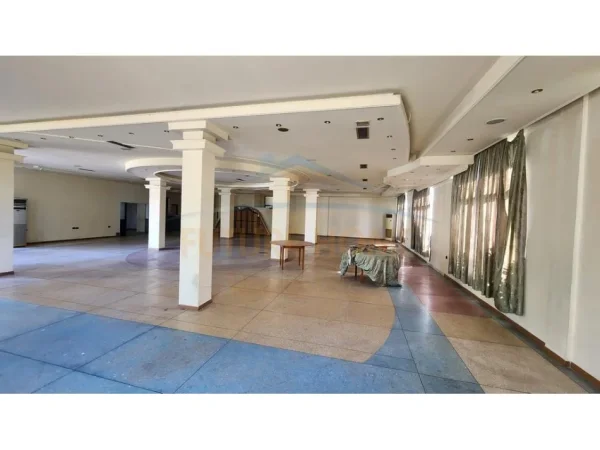 Tirane, jepet me qera ambjent biznesi Kati 0, 580 m² 1.500 € (Vore)