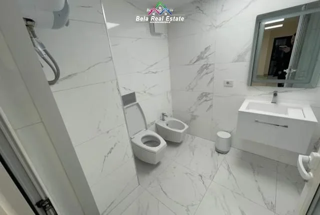 Tirane, jepet me qera zyre Kati 3, 152 m² 2.000 € (rruga e elbasanit)