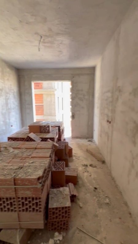 Tirane, shitet apartament 2+1+Ballkon Kati 3, 100 m² 160.000 € (Rruga Xhanfize Keko)