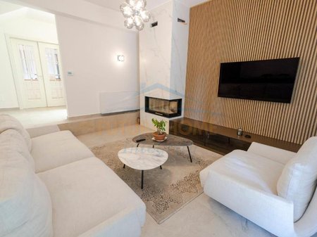Tirane, jepet me qera Vile 3 Katshe Kati 0, 380 m² 2.500 € (Sauk, Rezidenca Porta e Gjelber)