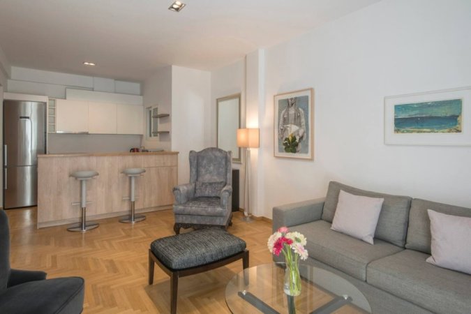 Tirane, jepet me qera apartament 1+1+Ballkon Kati 6, 140 m² 700 € (Kodra e Diellit)